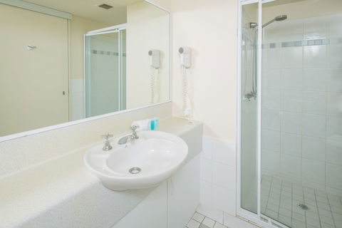 Miami Beachside Holiday Apartments - Queensland Tourism 5