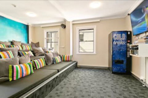 Funk House Backpackers - QLD Tourism 2