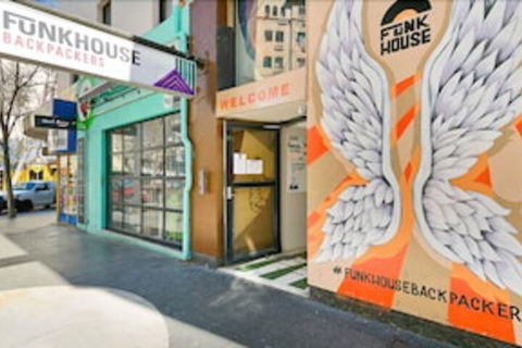 Funk House Backpackers - QLD Tourism 1