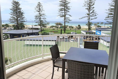 Kirra Beach Apartments - Queensland Tourism 7