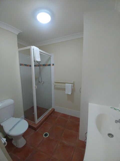 Chevron Palms Holiday Apartments - Queensland Tourism 3