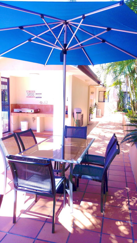 Chevron Palms Holiday Apartments - Queensland Tourism 4