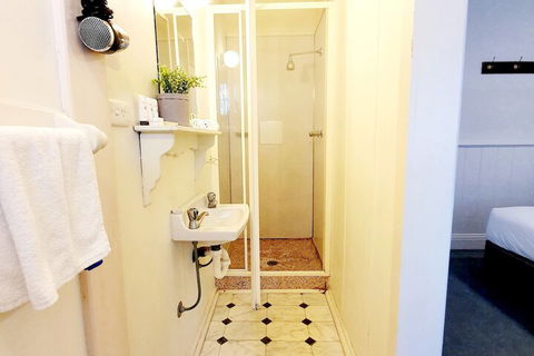 Point Lonsdale Guest House - QLD Tourism 6