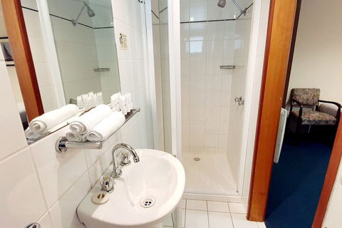 Point Lonsdale Guest House - QLD Tourism 5