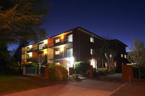 Oxley Court Serviced Apartments - QLD Tourism 0