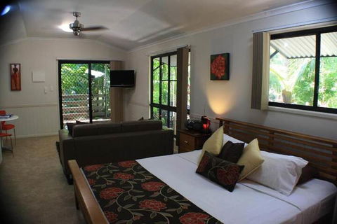 Boutique Bungalows - Queensland Tourism 6