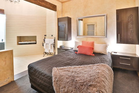 Indulge Apartments - Eighth Street - QLD Tourism 5