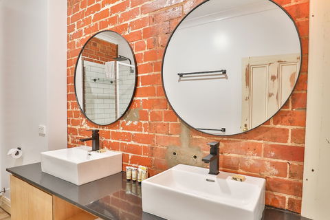 Indulge Apartments - Eighth Street - QLD Tourism 3