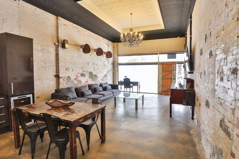 Indulge Apartments - Eighth Street - QLD Tourism 1