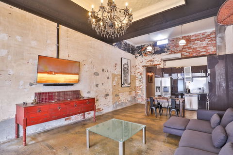 Indulge Apartments - Eighth Street - QLD Tourism 0