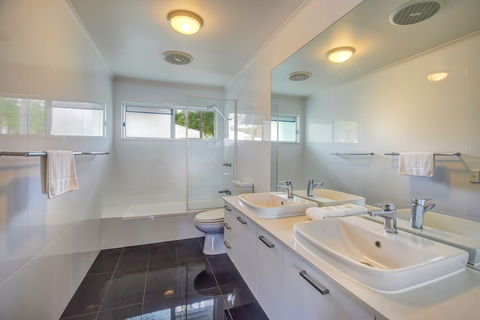Coco Bay Resort - QLD Tourism 5