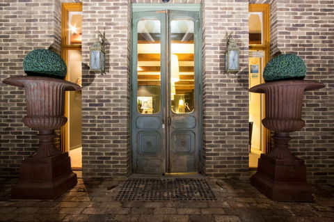 De Russie Boutique Hotel Orange - QLD Tourism 1