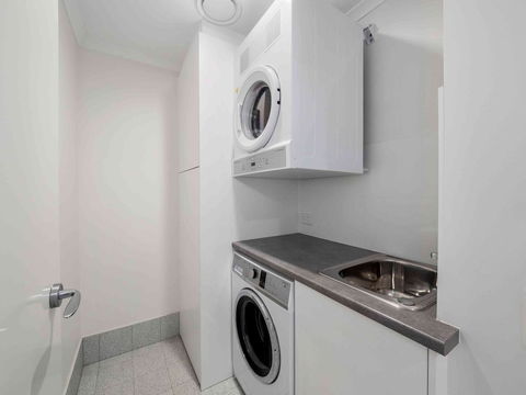 Pacific Marina Apartments - Queensland Tourism 5