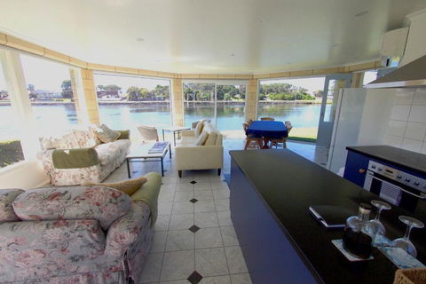 Douglas Riverside - QLD Tourism 6
