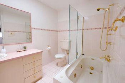 Whitesbeach Guesthouse - QLD Tourism 2