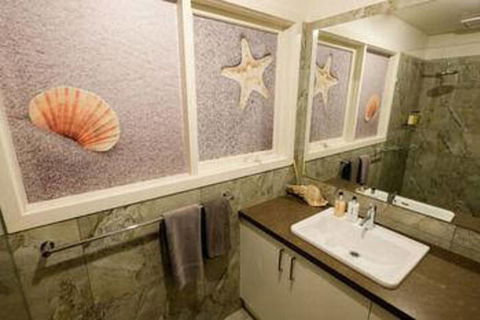 Whitesbeach Guesthouse - QLD Tourism 0