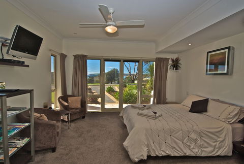 Searenity Holiday Accommodation - Queensland Tourism 1