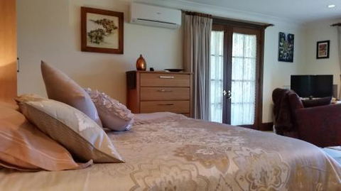 Bellbird Cottage B & B - QLD Tourism 4