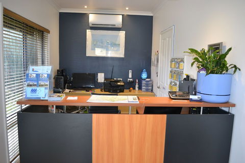 Seaview Motel And Apartments - Queensland Tourism 3
