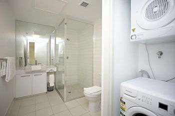 Astra Apartments - Docklands - Queensland Tourism 1