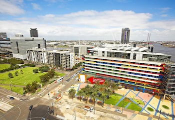 Astra Apartments - Docklands - Queensland Tourism 0