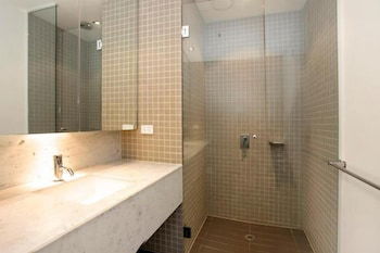 Astra Apartments - St Kilda Rd - Queensland Tourism 3