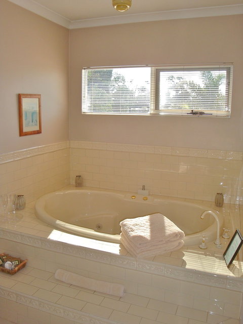 Lanterns Retreat - QLD Tourism 6