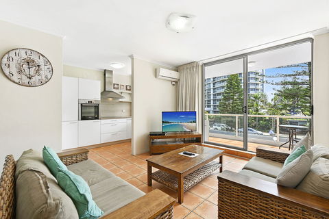 Carlton Apartments - Queensland Tourism 3