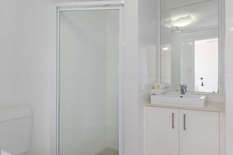 Carlton Apartments - Queensland Tourism 4
