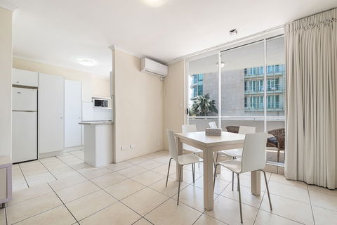 Carlton Apartments - Queensland Tourism 2