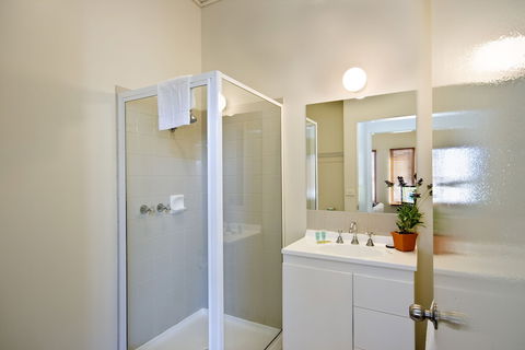 Lornebeach Apartments - QLD Tourism 4