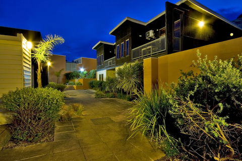 Lornebeach Apartments - QLD Tourism 1
