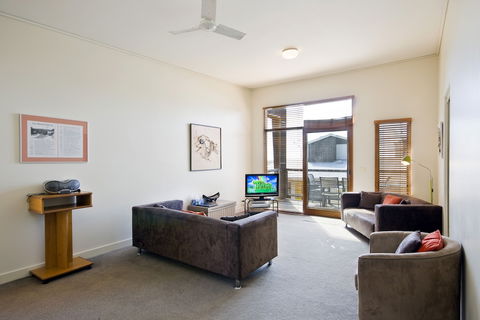 Lornebeach Apartments - QLD Tourism 5