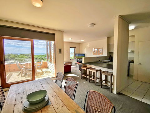 Lornebeach Apartments - QLD Tourism 3