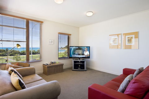 Lornebeach Apartments - QLD Tourism 6