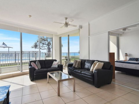 Beachside Tower - Queensland Tourism 4