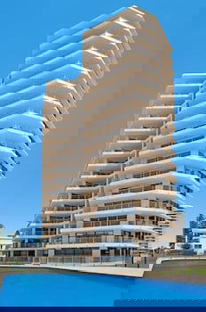 Beachside Tower - Queensland Tourism 2