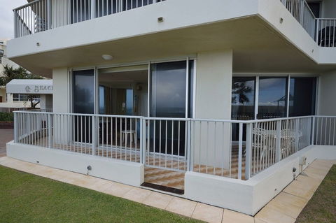 Beachside Tower - Queensland Tourism 1
