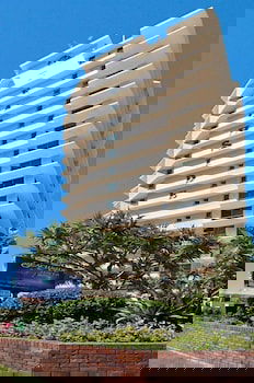 Beachside Tower - Queensland Tourism 0