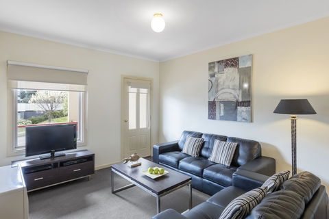 Hawthorn Gardens Serviced Apartments - Queensland Tourism 6