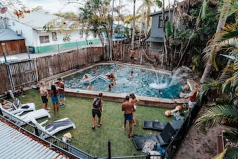 Calypso Inn Backpackers Resort Hostel - QLD Tourism 0