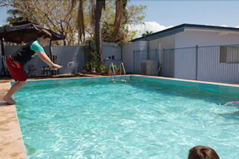 Strand Motel - QLD Tourism 2