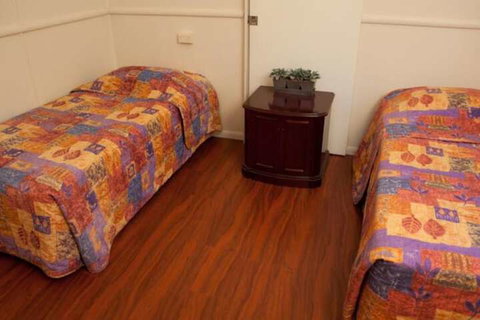 Strand Motel - QLD Tourism 4