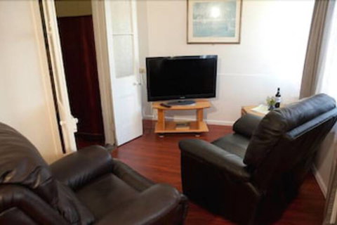 Strand Motel - QLD Tourism 6