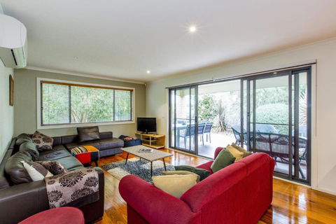 SURFSIDE GETAWAY In PICTURESQUE INVERLOCH - QLD Tourism 2