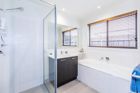 SURFSIDE GETAWAY In PICTURESQUE INVERLOCH - QLD Tourism 5