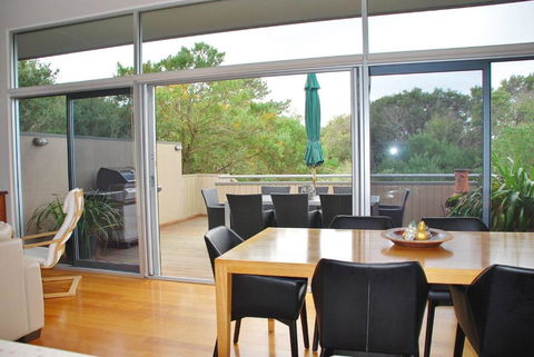 STYLISH HOLIDAY HOME OPPOSITE SURF - QLD Tourism 4