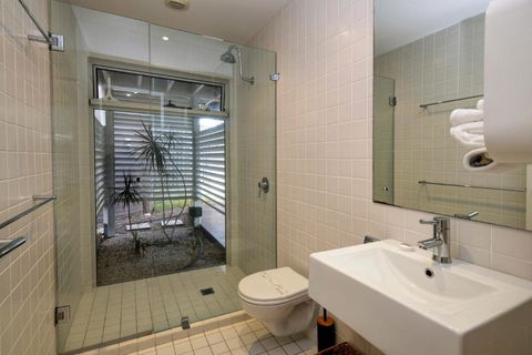 BEACH BAY BEE PET FRIENDLY - QLD Tourism 5
