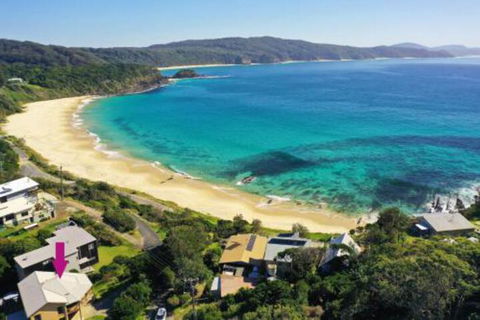 FAR SHORE - Queensland Tourism 0