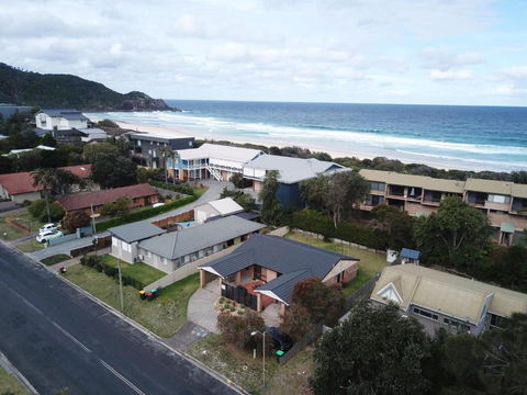 LIFES A BEACH 1 - QLD Tourism 1